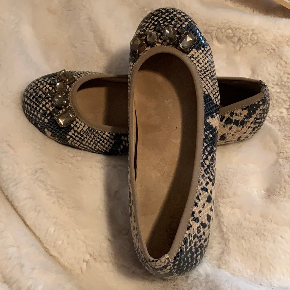 Chic Snakeskin Ballet Flats